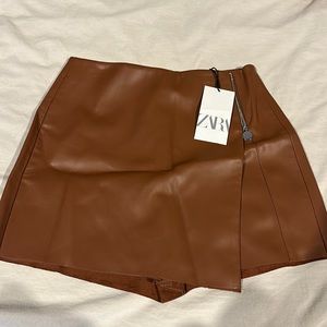 Brand NEW (with tags) Zara brown, leather skort for women. Size medium.